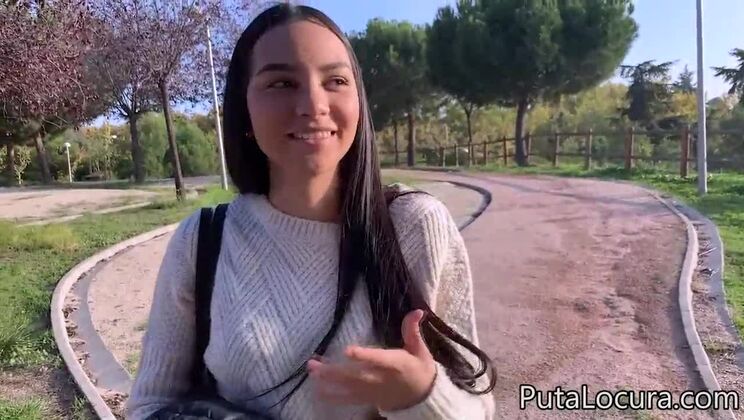 Valerin, Colombian girl caught in the streets of Spain