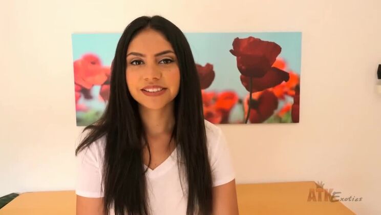 Amateur Latina Rose: Solo Brunette Casting