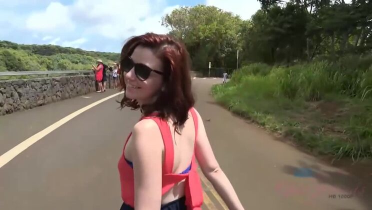 Emma's Foot Fetish: A Car Jerk-Off in Hawaii!