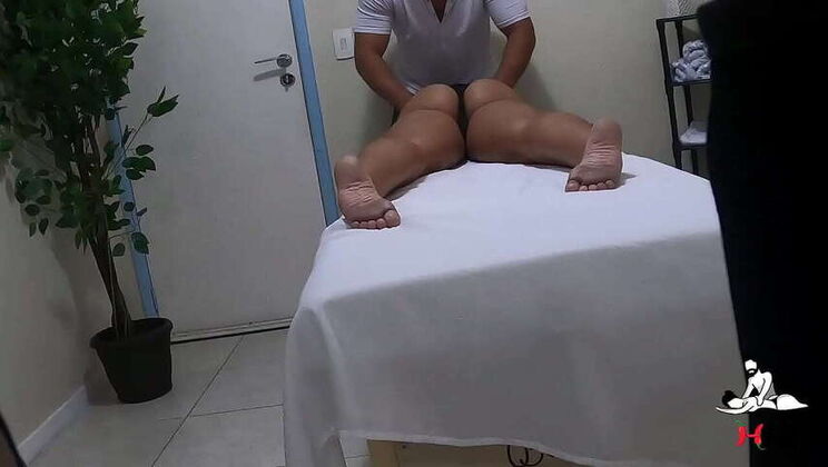 Masseuse Gets Anal Action On Camera While Servicing Big-Ass Client
