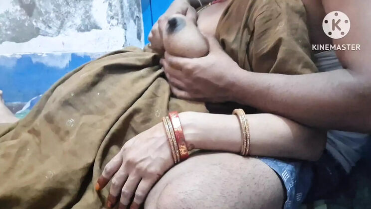Komal Bhabhi Sucks and Fucks Her Boyfriend in Hot Desi Homemade Sex