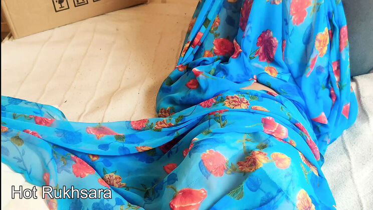 Hot Indian Courier Offers Dick Instead of Pizza - Desi Bhabhi Threesome with Devar