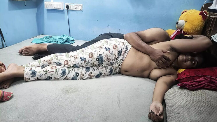 Mallu Wife Hot Boobs Sucking - Desi Couple Romance & Boob Press Action