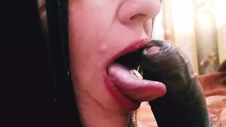 Hot Indian Step Mommy Bolly Karma Gives Mind-Blowing Handjob & Blowjob