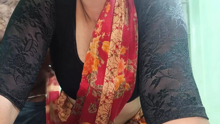Cheating Desi Wife in Homemade Saree Sex - South Indian Viral Video with Pushpa Valli