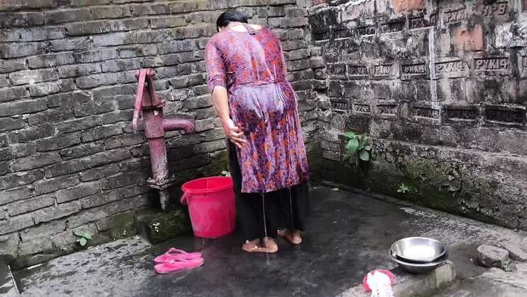Desi Aunty Naked Bath Surprise - Hardcore Ass Fucking in Shower