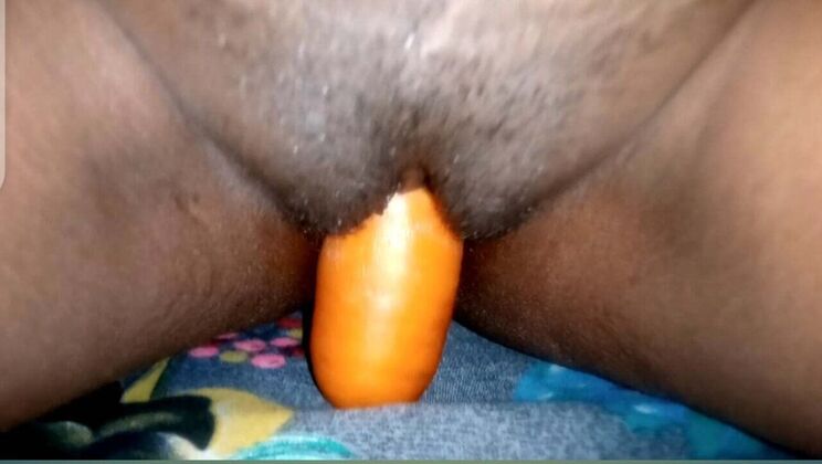 Desi village hot wife rides carrot in steamy homemade sex video - Urbansaru