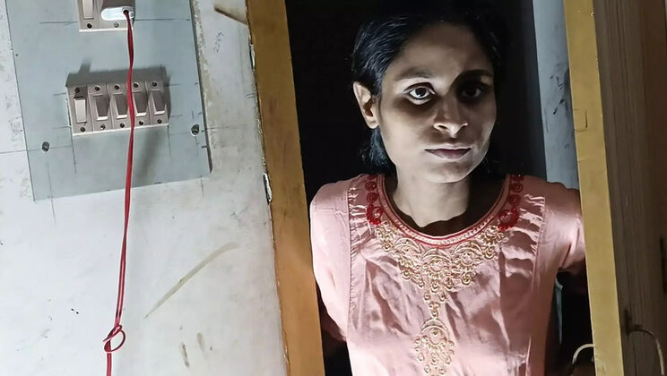 Hot Indian Bhabhi Parnita Fucked Hard in Room - Desi Sex