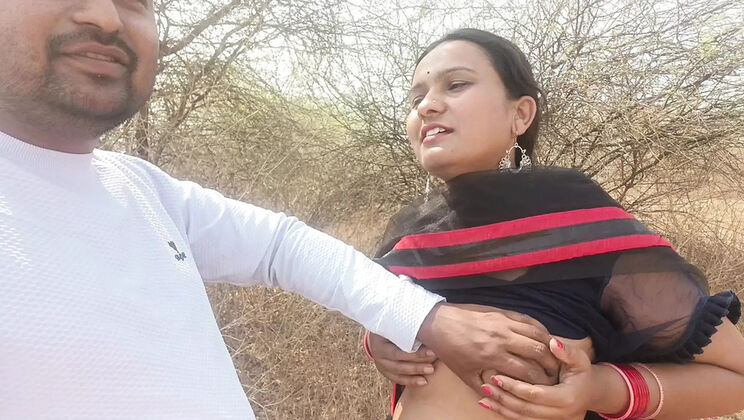 Desi Marathi Bhabhi Kavita Fucks Boyfriend in Jungle - Hardcore Cowgirl Ride & Saree Blowjob