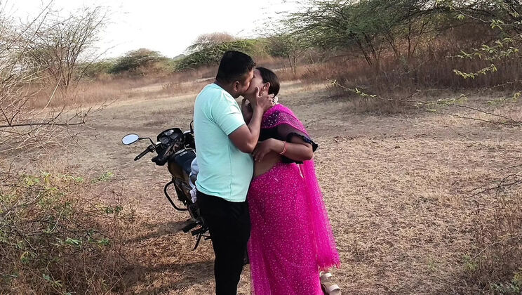 Desi Indian Kavita Aunty Hardcore Fuck With Young Boyfriend - Outdoor Jungle Sex & Rough Missionary