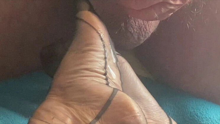 MILF with Big Tits Gets Creamy Foot Worship in FF Nylons - Homemade Foot Fetish Fun