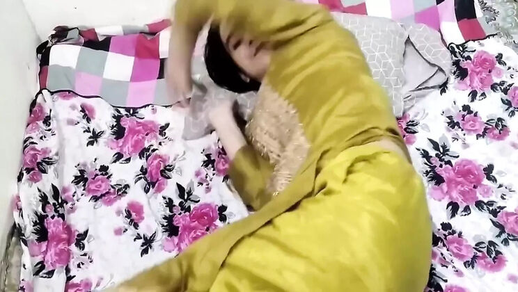 Desi Step Sister Nanga Kar Ke Rough Fucking - Hardcore Hotel Sex