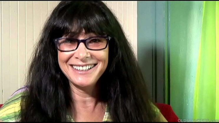 Hot Mature MILF Moans Loud & Fucks Her Wet Pussy Hard