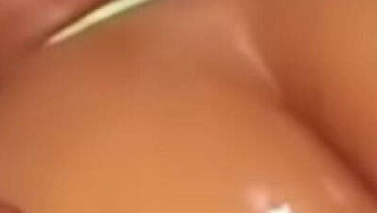 Thick Asf Bbyyy Loves Snickerssssss - Hot & Curvy