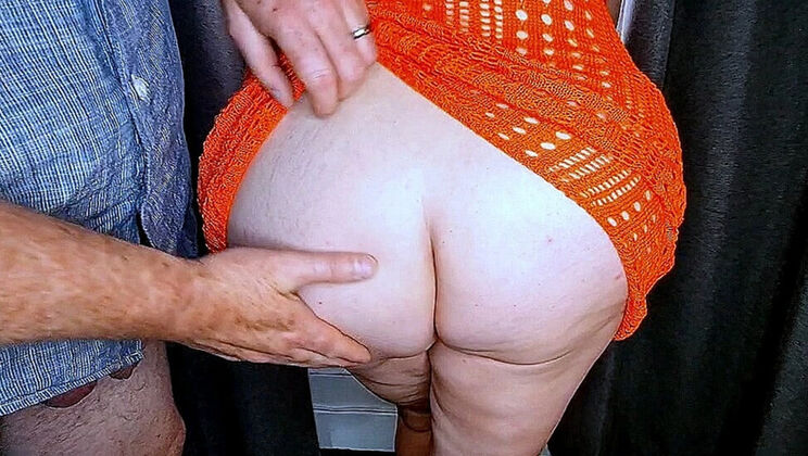 Cheating BBW MILF Gets Spanked By Delivery Driver - Amateur Homemade Fuck