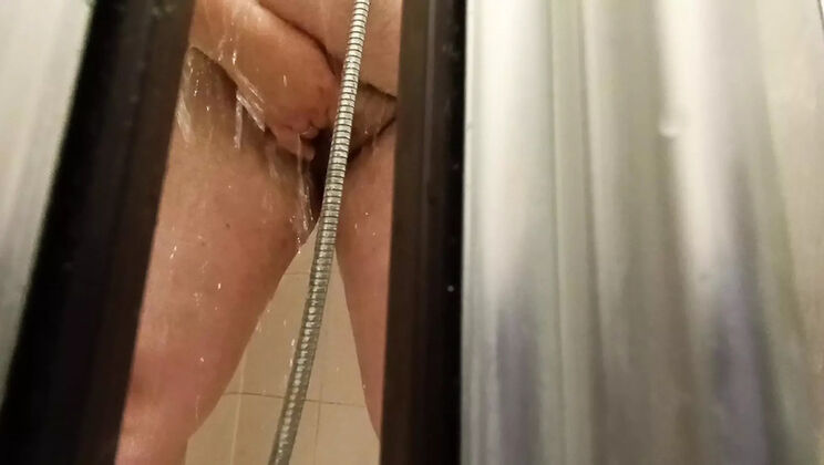 Jonas1996 Spies On Naked MILF Showering Through Door Crack - Amateur German Homemade HD