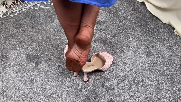 Mrs Mature Big Natural Tits Granny Strips Nylon Stockings After Church