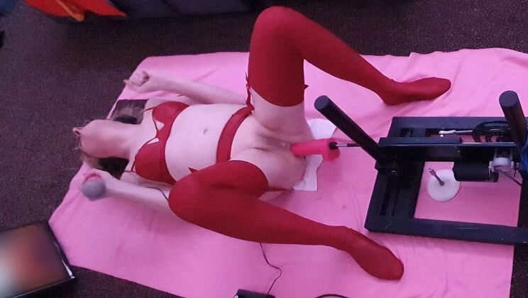 Lisa Essex Amateur Blonde MILF Gets Anal Fucked By Dildo Machine - Real Orgasm