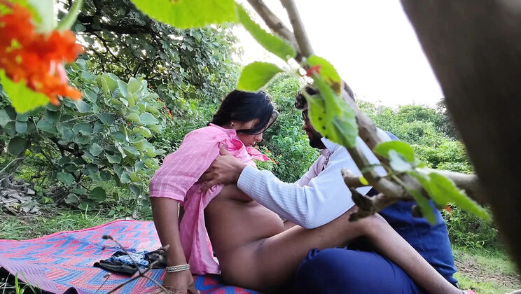 Desi Bhabhi Permi Pooja Fucks Devar in Forest - Indian Village Sex Outdoor