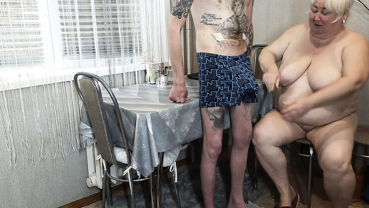 Zona901's MILF Step Mom Deep Throat Blowjob & Cum Swallow Surprise