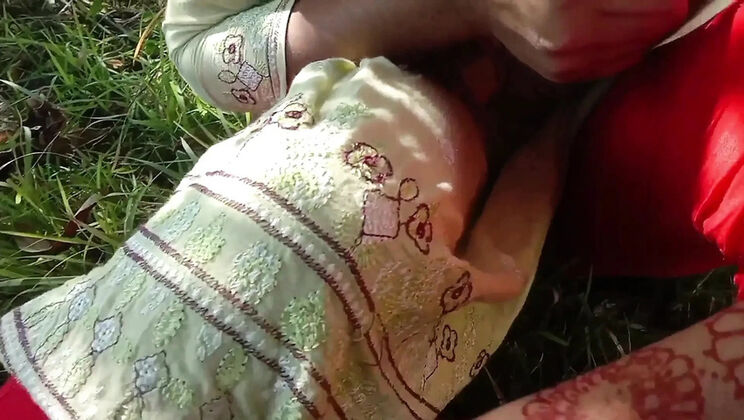 Deshi College Girl First Time Jungle Sex with Boyfriend - Amateur Hairy Coed Cumshot