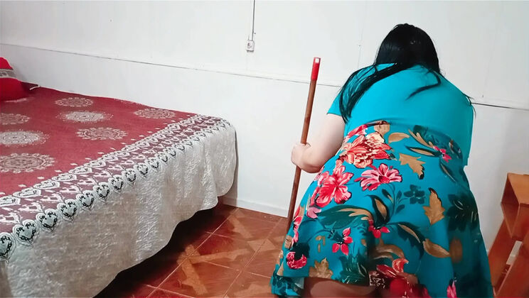 BBW Kelly Mom Caught Sweeping By Step Son - Hardcore Fucking In 4K