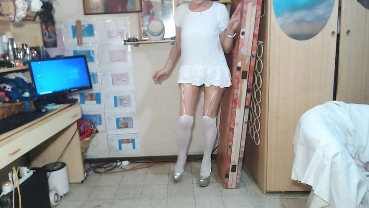 Filthy Italian Waitress Masturbates Solo for Lunch in Homemade HD Video