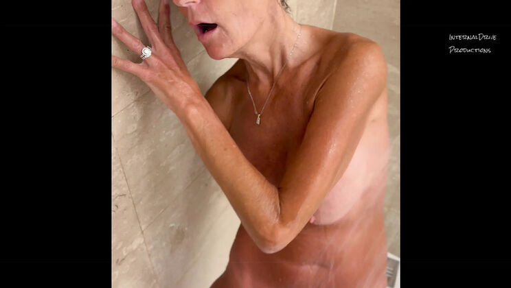 Amateur Homemade Shower Masturbation: Shaving & Soaping Wet Pussy Close-Up