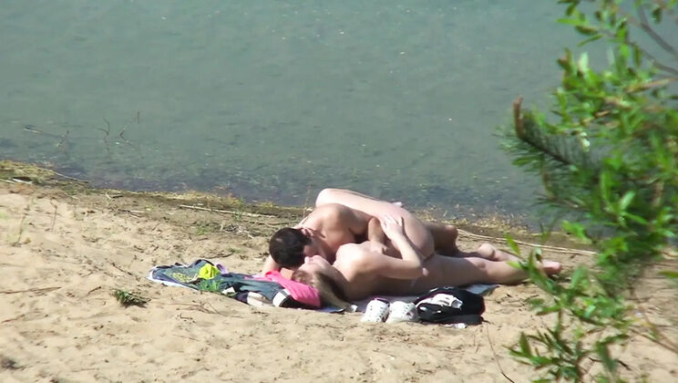 Amateur Couple Fucks on Beach - George Lee Blowjob Outdoor Sex