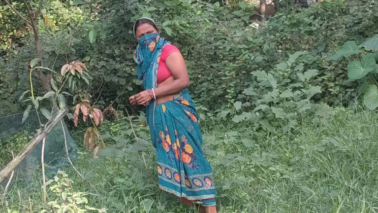 Desi Bhabhi Calls For Hot Handjob - Homemade Indian Stepmom Cheating