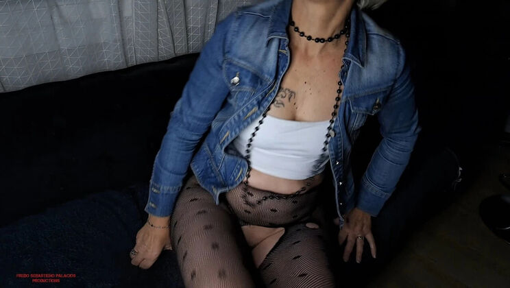 50 Year Old Stepmom Cheating Affair Night Fuck - Homemade MILF Creampie