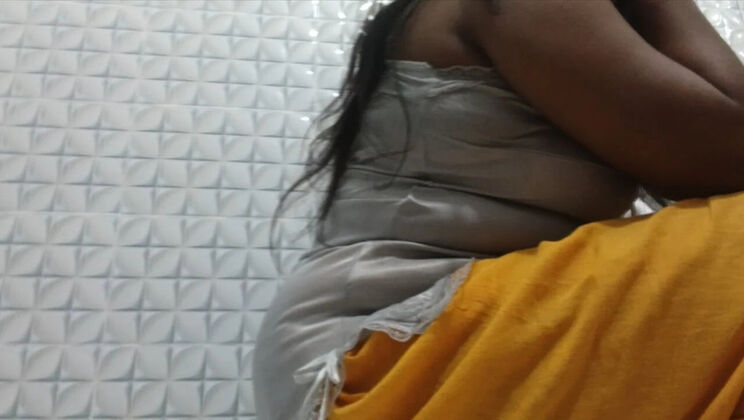 Desi Bhabhi Shower Fun With Skakoi - Homemade Indian Aunty Bathroom Sex