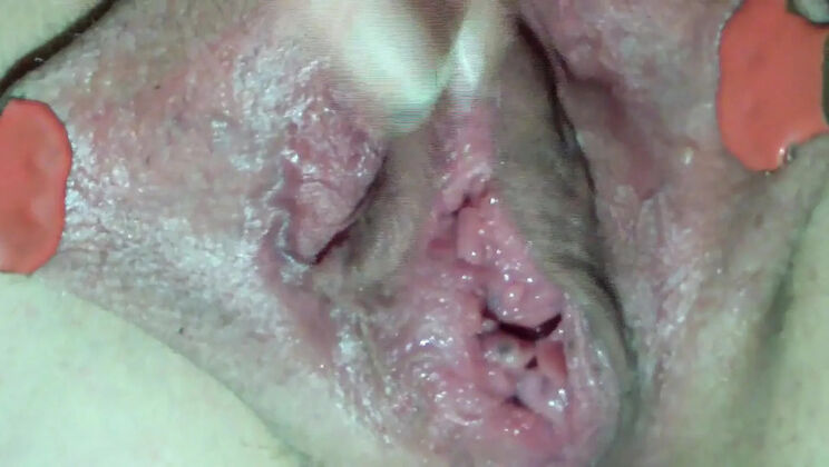 Deep Keely Amateur Cutie Spreads Pussy & Squirts Close Up