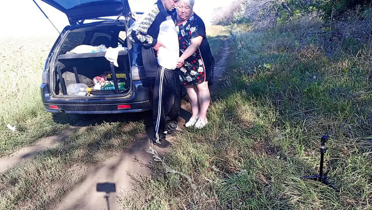 Stepmom Helps Me Pee Then Gives Public Blowjob - Zona901