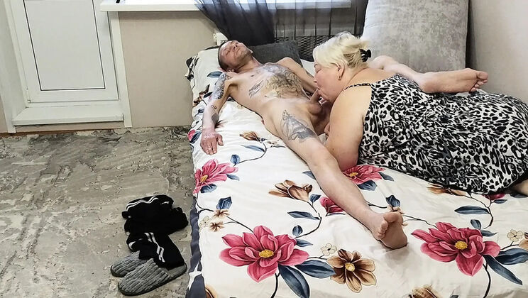 Zona901 Hot MILF Deep Throat Blowjob with Cum in Mouth