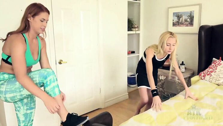 Lesbian Sex with Odette Delacroix and Edyn Blair: Blonde Teen Eats Redhead MILF's Pussy