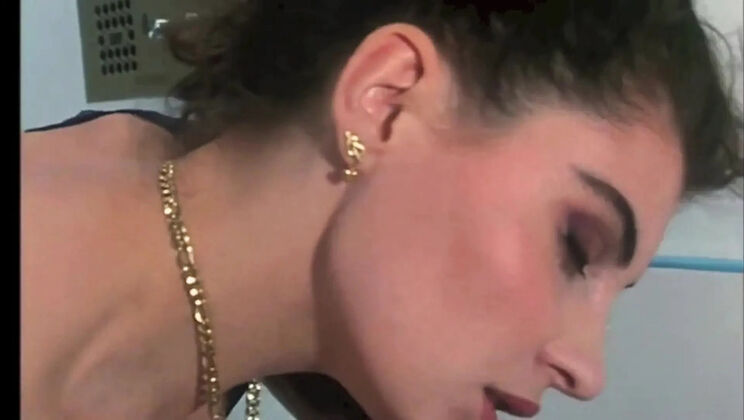 Vintage Lesbian Sex: Hairy Pussy Comparison with Big Ass Babes