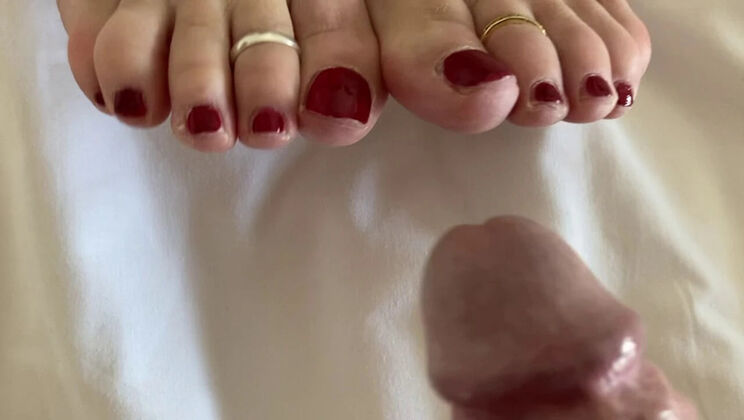 Mature British Granny Shows Big Natural Tits & Feet Homemade