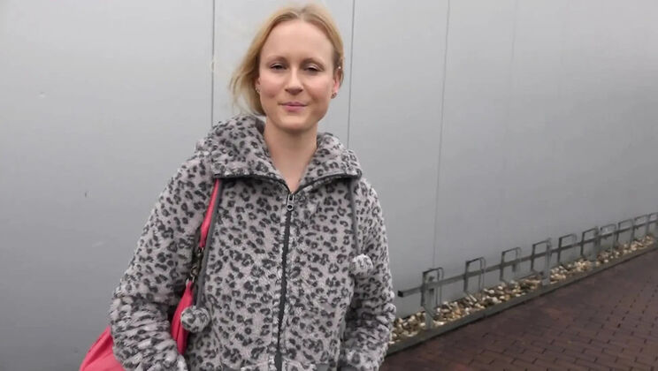 German Blonde Amateur Blowjob POV - Public Sex in Store Cloakroom