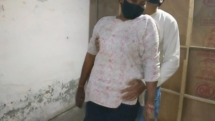 Desi 18 Year Old Girl Hot Sex With Boyfriend - Blowjob & Creampie in Hospital