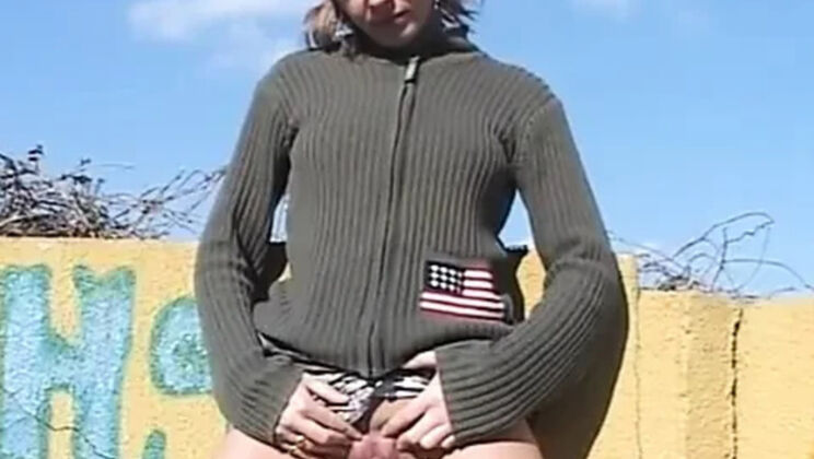 Solo Pee Girl Enci Goes Wild - Outdoor Pissing Fetish in Park Winter