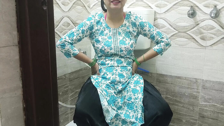 Naughty Teen Fucks Beautiful Stepmom in Bathroom - Desi Homemade Sex