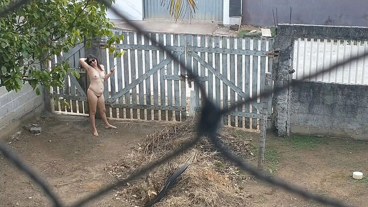 Amateur Brazilian Couple: Naughty Wife Flashing Naked in Front Yard
