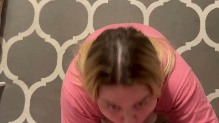 Juicy BBW Amateur MILF Gives Blowjob with Big Natural Tits