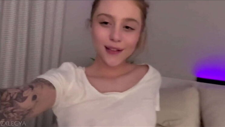 Homemade Amateur Blonde Solo - Cute Skinny Babe First Time Fingering