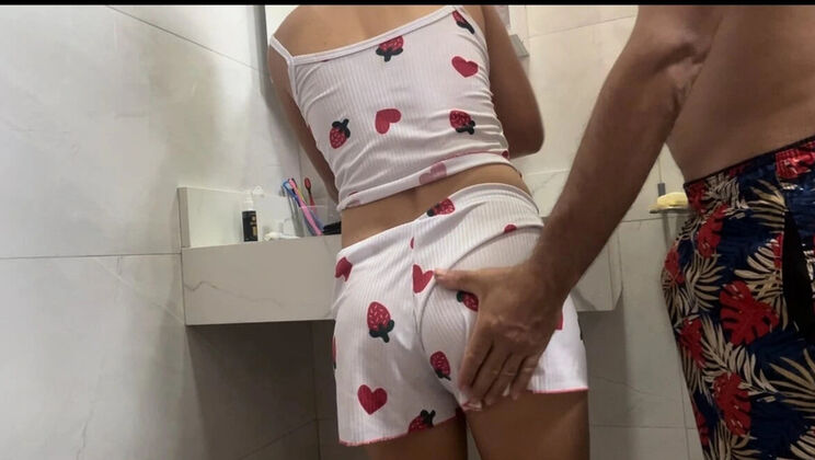 Skinny Latina Maid Big Ass Anal Fuck in Bathroom - Homemade Couple Sex with Cumshot