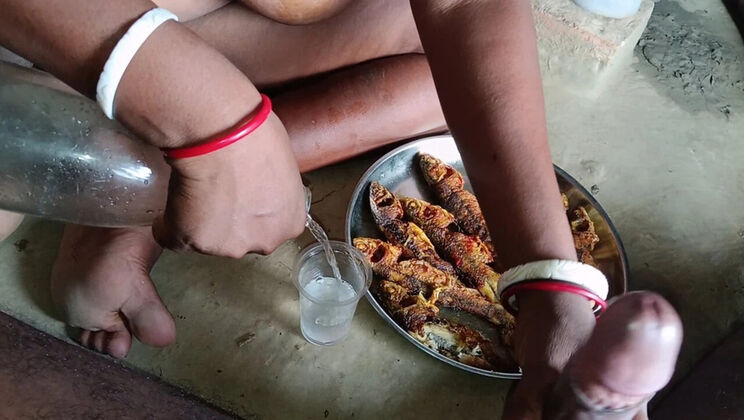 Desi Bhabhi Drunk on Local Alcohol Sucks Cock - Indian Homemade Anal & Big Tits