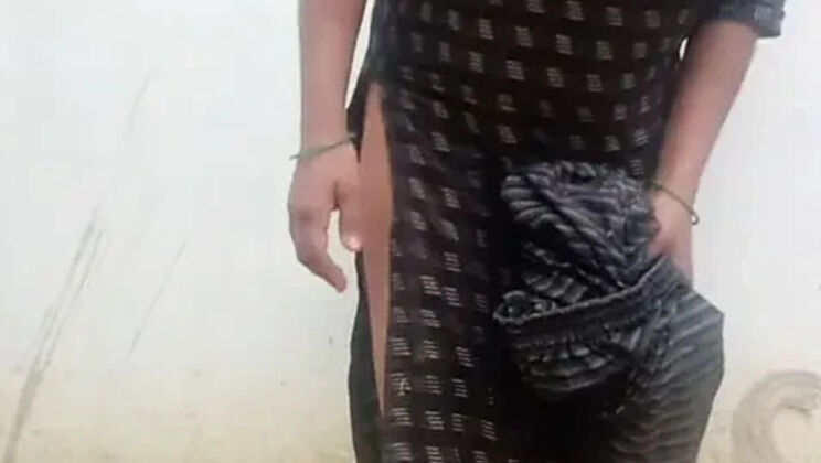 18 year old hot desi girl shaving pussy in bathroom homemade hindi