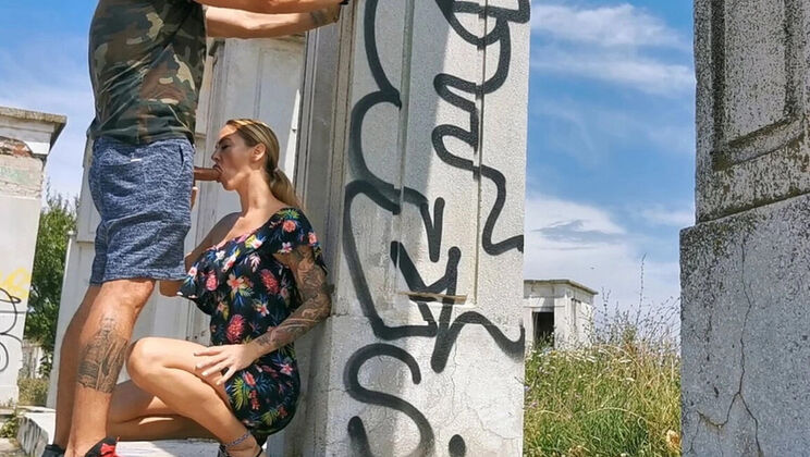 Wet Kelly Outdoor Public Sex - Amateur Blonde MILF Fucks in Park