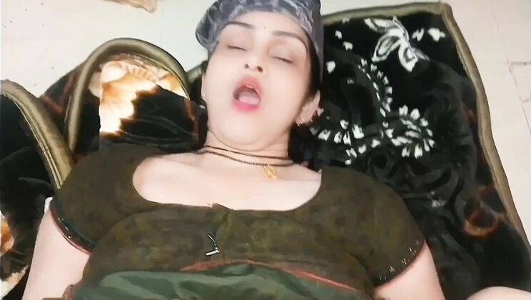 Indian Amateur Couple Sensual Sex - Cutie Gets Perfect Fuck and Amazing Creampie in Hindi